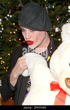 New York, New York, USA. 21. Dezember 2009. Richie Rich im David Barton Gym 8. Annual Toy Drive kommt den Kinderkrankenhäusern im David Barton Gym zugute. Kredit: Steve Mack/Alamy Stockfoto