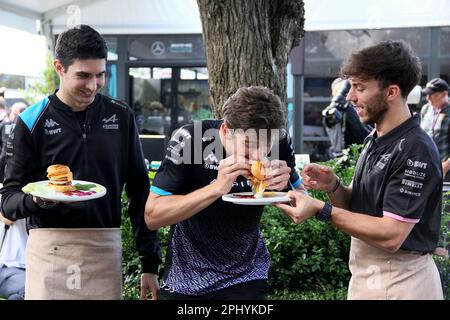 Melbourne, Australien. 30. März 2023. 30. März 2023, Albert Park, Melbourne, FORMEL 1 ROLEX AUSTRALIAN GRAND PRIX 2023, im Bild Esteban Ocon (FRA), BWT Alpine F1 Team, Jack Doohan, Pierre Gasly (FRA), BWT Alpine F1 Team Credit: dpa/Alamy Live News Stockfoto