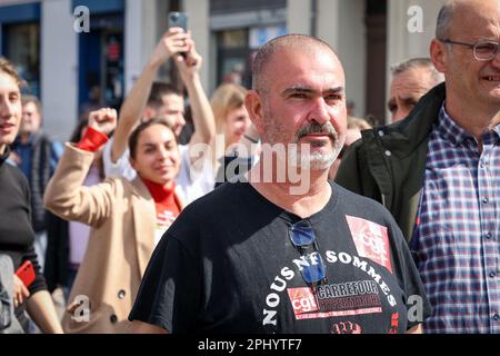 Marseille, Frankreich. 23. März 2023. Der Generalsekretär des Ministerialverbandes des Allgemeinen Arbeitsbundes (CGT) von Bouches-du-Rhône, Olivier Mateu, wurde während einer Demonstration in Marseille gesehen. Der 53. Kongress der CGT muss den Nachfolger von Philippe MARTINEZ, dem derzeitigen Generalsekretär der CGT-Gewerkschaft (General Confederation of Labour), wählen. Olivier Mateu ist Kandidat und Unterstützer einer harten und radikalen Linie. Kredit: SOPA Images Limited/Alamy Live News Stockfoto