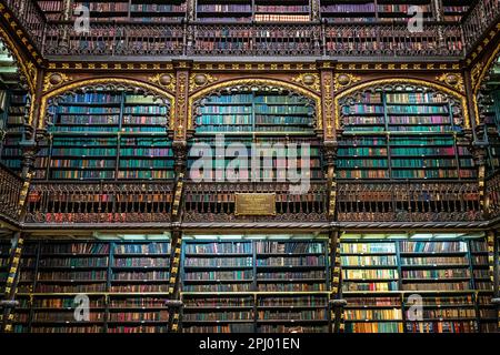 Wunderschön detailgetreues Interieur des königlichen portugiesischen Lesekabinetts in Rio de Janeiro, Brasilien. Es hat die größte und wertvollste Literatur von P Stockfoto