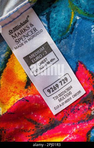 Label in St. Michael von Marks & Spencer man's farbenfrohes Baumwollhemd Größe M Medium hergestellt in Marokko Stockfoto