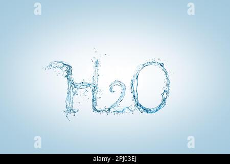Chemische Formel H2O aus Wasser auf hellblauem Hintergrund Stockfoto