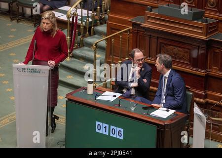 Brüssel, Belgien. 30. März 2023. Innenminister Annelies Verlinden, Justizminister Vincent Van Quickenborne und Premierminister Alexander De Croo bildeten die Bilder auf einer Plenarsitzung der Kammer im Bundesparlament in Brüssel am Donnerstag, den 30. März 2023. BELGA FOTO NICOLAS MAETERLINCK Kredit: Belga News Agency/Alamy Live News Stockfoto