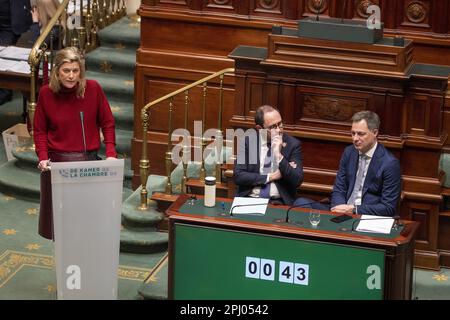 Brüssel, Belgien. 30. März 2023. Innenminister Annelies Verlinden, Justizminister Vincent Van Quickenborne und Premierminister Alexander De Croo bildeten die Bilder auf einer Plenarsitzung der Kammer im Bundesparlament in Brüssel am Donnerstag, den 30. März 2023. BELGA FOTO NICOLAS MAETERLINCK Kredit: Belga News Agency/Alamy Live News Stockfoto