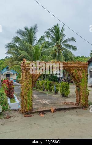 Straße zur Kirche auf der Insel Fam, Raja Ampat, West Papua, Indonesien Stockfoto