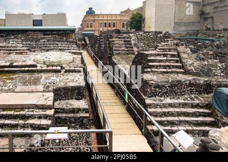 Details des Fußbodens der Azteken-Ruinen des Templo Mayor in der Innenstadt von Mexiko-Stadt, Mexiko Stockfoto