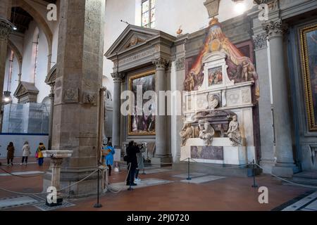 Grab von Michelangelo, entworfen von Giorgio Vasari in Santa Croce, Florenz Stockfoto