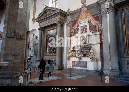 Grab von Michelangelo, entworfen von Giorgio Vasari in Santa Croce, Florenz Stockfoto