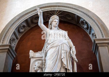 Die Freiheit der Poesie von Pio Fedi, ein Denkmal für den Dichter Giovan Battista Niccolini in Santa Croce, Florenz Stockfoto