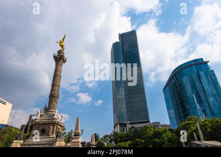 Das Unabhängigkeitsdenkmal oder die Unabhängigkeitssäule ist eine Ehrensäule in Mexiko-Stadt. Stockfoto