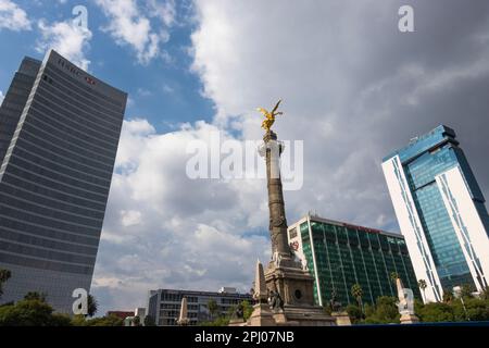 Das Unabhängigkeitsdenkmal oder die Unabhängigkeitssäule ist eine Ehrensäule in Mexiko-Stadt. Stockfoto