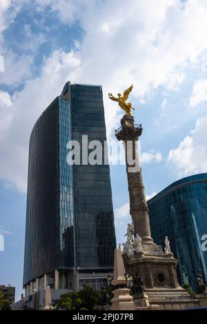 Das Unabhängigkeitsdenkmal oder die Unabhängigkeitssäule ist eine Ehrensäule in Mexiko-Stadt. Stockfoto