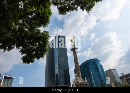 Das Unabhängigkeitsdenkmal oder die Unabhängigkeitssäule ist eine Ehrensäule in Mexiko-Stadt. Stockfoto