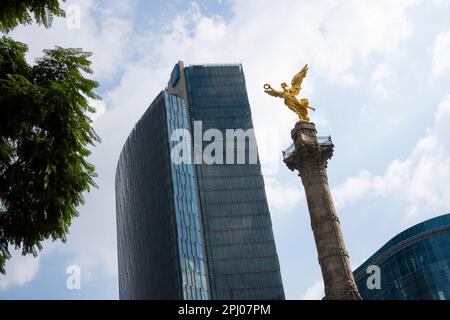 Das Unabhängigkeitsdenkmal oder die Unabhängigkeitssäule ist eine Ehrensäule in Mexiko-Stadt. Stockfoto