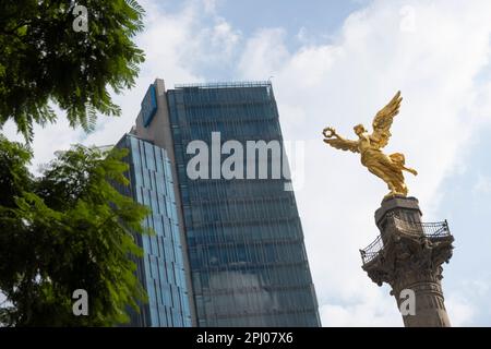 Das Unabhängigkeitsdenkmal oder die Unabhängigkeitssäule ist eine Ehrensäule in Mexiko-Stadt. Stockfoto