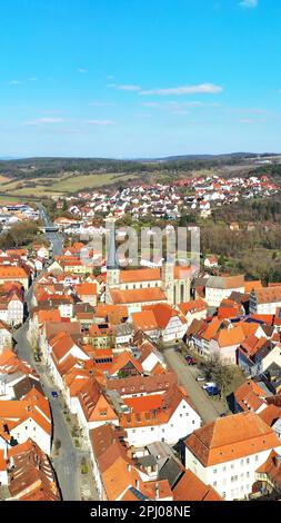 Drohnenvideo, Luftaufnahme der historischen Altstadt von Mühlerstadt, Bad Kissingen, Niederfrankreich, Bayern, Deutschland Stockfoto