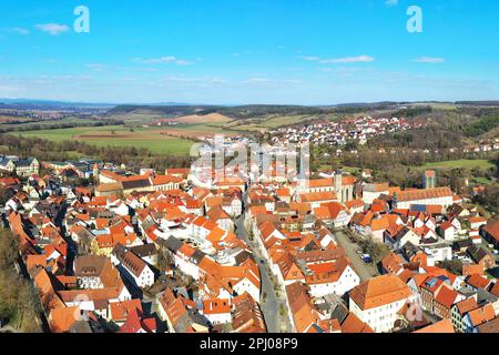 Drohnenvideo, Luftaufnahme der historischen Altstadt von Mühlerstadt, Bad Kissingen, Niederfrankreich, Bayern, Deutschland Stockfoto