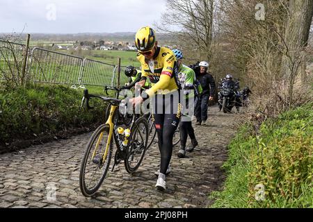 Oudenaarde, Belgien. 30. März 2023. Italienischer Edoardo Affini von Jumbo-Visma in Aktion während der Vorbereitungen mehrerer Teams auf der Rennstrecke vor dem Radrennen Ronde van Vlaanderen/Tour des Flandres/Tour of Flanders, Donnerstag, den 30. März 2023. Die 107. Ausgabe des Radrennen findet am Sonntag, den 02. April, statt. BELGA PHOTO DIRK WAEM Credit: Belga News Agency/Alamy Live News Stockfoto