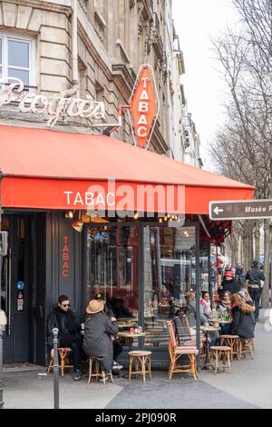 Café Le Progres Marais in der Rue de Bretagne, Paris, Frankreich, Europa Stockfoto