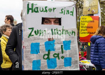 Demonstration gegen hohe Mieten, gescheiterte Wohnungspolitik, Symbol-Foto, Stuttgart, Baden-Württemberg, Deutschland Stockfoto