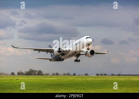 Eurofighter EF2000 Taifun der Deutschen Streitkräfte, Flugdemonstration, Internationale Flugschau ILA Berlin Stockfoto