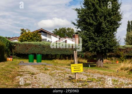 Privatgrundstück, kein Betreten des Parkplatzes in Langenargen, Baden-Württemberg, Deutschland Stockfoto