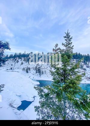 Iced Rapids Bow Falls, Bow River, Banff Springs, Alberta, Kanada Stockfoto