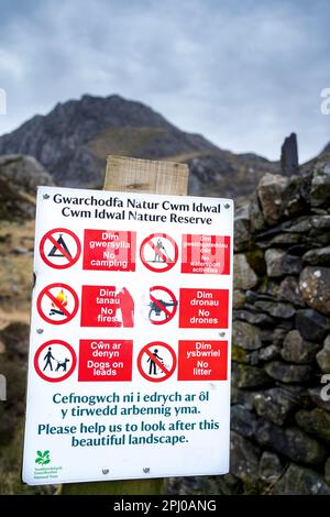 Snowdonia Naturschutzgebiet, kein Camping, kein Wassersport, kein Camping, keine Feuer, Hunde auf Blei, kein Müll, keine Drohnen Stockfoto