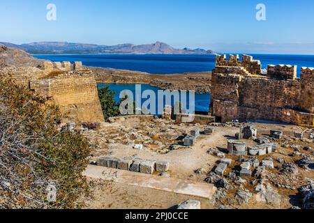 Blick auf die Akropolis von Lindos, Rhodos, Griechenland Stockfoto