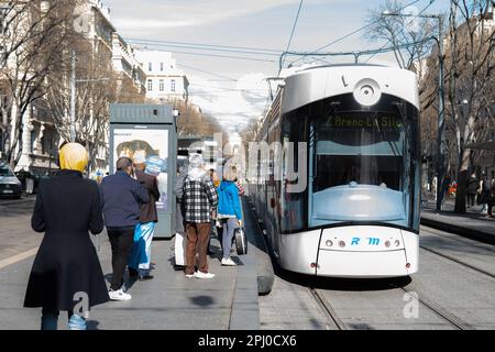 Le Tramway de Marseille est un symbole emblématique de la ville phocéenne, Offrant aux habitants et aux visiteurs un moyen agréable de déplacement. Stockfoto