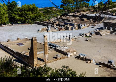 Blick auf den Tempel des Pythischen Apollo, das antike Kamiros erstreckt sich über drei Ebenen, das 6. Jahrhundert v. Chr., in der Antike eine der drei größten Stockfoto