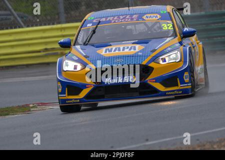 NAPA Racing UK, BTCC, British Touring Car 2023, Dan Rowbottom, Nummer 32, Croft Racing Circuit in the Wet Stockfoto