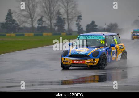 Mini Challenge Trophy 2023, Napa Racing UK Callum Eason, Nummer 26, Croft Rennstrecke Stockfoto