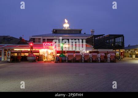 Gosch Restaurant im List Harbour, Blue Hour, Sylt, Nordfriesische Insel, Nordfriesien, Nordsee, Schleswig-Holstein, Deutschland Stockfoto