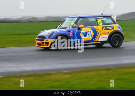 Mini Challenge Trophy 2023, Napa Racing UK, Croft Track, Cameron Richardson, Nummer 15 Stockfoto