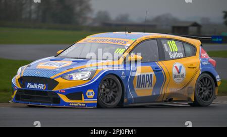 NAPA Racing UK, Ford Focus, Ash Sutton, BTCC, Nummer 116, Britische Tourenwagen, Croft Circuit Stockfoto