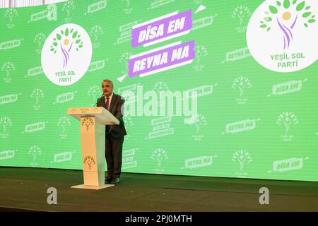 Ankara, Türkei. 30. März 2023. HDP-Ko-Vorsitzende Mithat Sancar spricht während der Wahlmanifesto-Konferenz. Die Partei der Grünen Linken hat das Wahlmanifest angekündigt, dass die Demokratische Volkspartei (HDP) bei den Wahlen am 14. Mai von ihren Listen aufgenommen wird. Die Partei setzte ihren Wahlslogan auf "We are here, together We will Change". Darüber hinaus nahmen viele Politiker, Akademiker und Schriftsteller am Wahlprogramm Teil. Kredit: SOPA Images Limited/Alamy Live News Stockfoto