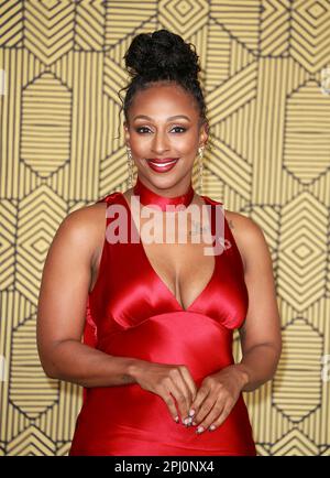 Alexandra Burke nimmt an der europäischen Premiere "Black Panther: Wakanda Forever" Teil. (Foto: Fred Duval / SOPA Images/Sipa USA) Stockfoto