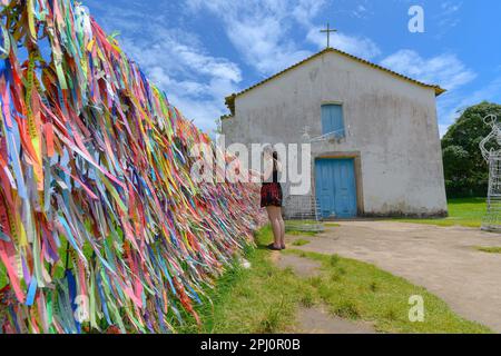 Porto Seguro, BA, Brasilien - 03. Januar 2023: Kapelle von Sao Benedito im historischen Zentrum von Porto Seguro. Stockfoto