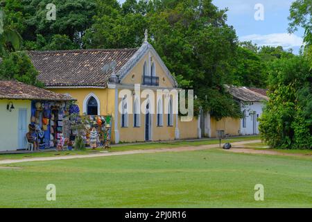 Porto Seguro, BA, Brasilien - 03. Januar 2023: Gebäude des historischen Zentrums von Porto Seguro. Stockfoto