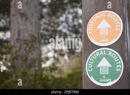 Wegmarkierungen für kulturelle Routen in Milton Keynes. Stockfoto