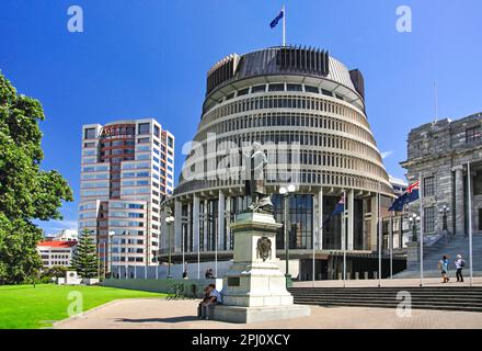 Neuseeländische Regierung „Beehive“ und Parlamentsgebäude, Lambton Quay, Wellington, Wellington Region, North Island, Neuseeland Stockfoto