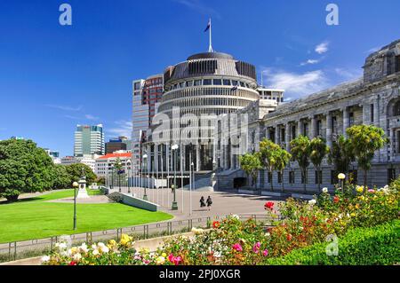 Neuseeländische Regierung „Beehive“ und Parlamentsgebäude, Lambton Quay, Wellington, Wellington Region, North Island, Neuseeland Stockfoto