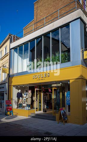 Joules Store - Joules Shop in Norwich UK - Joules ist eine Bekleidungskette mit Sitz in Großbritannien, die Lifestyle-Kleidung für das Land verkauft. Gegründet 1989 von Tom Joule. Stockfoto