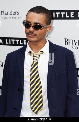 Layton Williams besucht die Galaabend Des kleinen Lebens im Harold Pinter Theatre, London. Foto: Donnerstag, 30. März 2023. Stockfoto