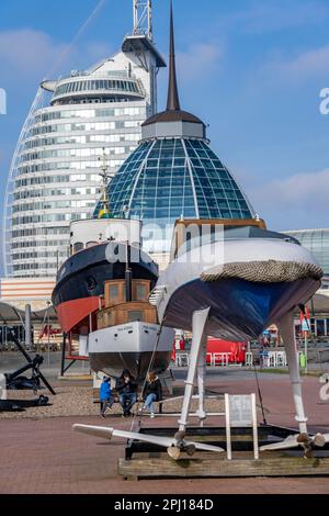 Alter Hafen, Hafenbecken, Hafenviertel, Sail City Gebäude, Klimahaus Bremerhaven, museumsschiffe, Teil des Hafenwelten, in Bremerhaven, Bremen Stockfoto