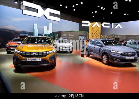 Dacia Sandero und Dacia Jogger werden auf der Brüsseler Autosalon European Motor Show vorgestellt. Brüssel, Belgien - 13. Januar 2023. Stockfoto