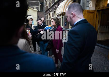 DIE HAAGER Konferenz - Minister Christiane van der Wal antwortet auf ein Schreiben aus Brüssel. In dem Schreiben des für die Stickstoffvorschriften zuständigen EU-Kommissars Virginijus Sinkevicius wird Neederland aufgefordert, den Umgang mit der Stickstoffkrise weiter zu beschleunigen. Verzögerungen werden nicht akzeptiert. ANP JEROEN JUMELET niederlande raus - belgien raus Stockfoto