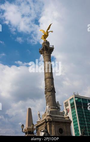 Das Unabhängigkeitsdenkmal oder die Unabhängigkeitssäule ist eine Ehrensäule in Mexiko-Stadt. Stockfoto