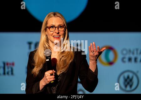 Toronto, Kanada. 29. März 2023. Ashleigh Rains spricht auf dem „Great See You“ Premeire – Canadian Film Festival in der Scotiabank in Toronto. Das Canadian Film Fest ist eine gemeinnützige Organisation, deren Mission es ist, die Kunst des Kinogeschichtenerzählens zu feiern, indem ausschließlich kanadische Filme gezeigt werden. Das Festival vereint filmliebende Zuschauer mit einer vielfältigen Auswahl an Features und Shorts aus dem ganzen Land. Kredit: SOPA Images Limited/Alamy Live News Stockfoto